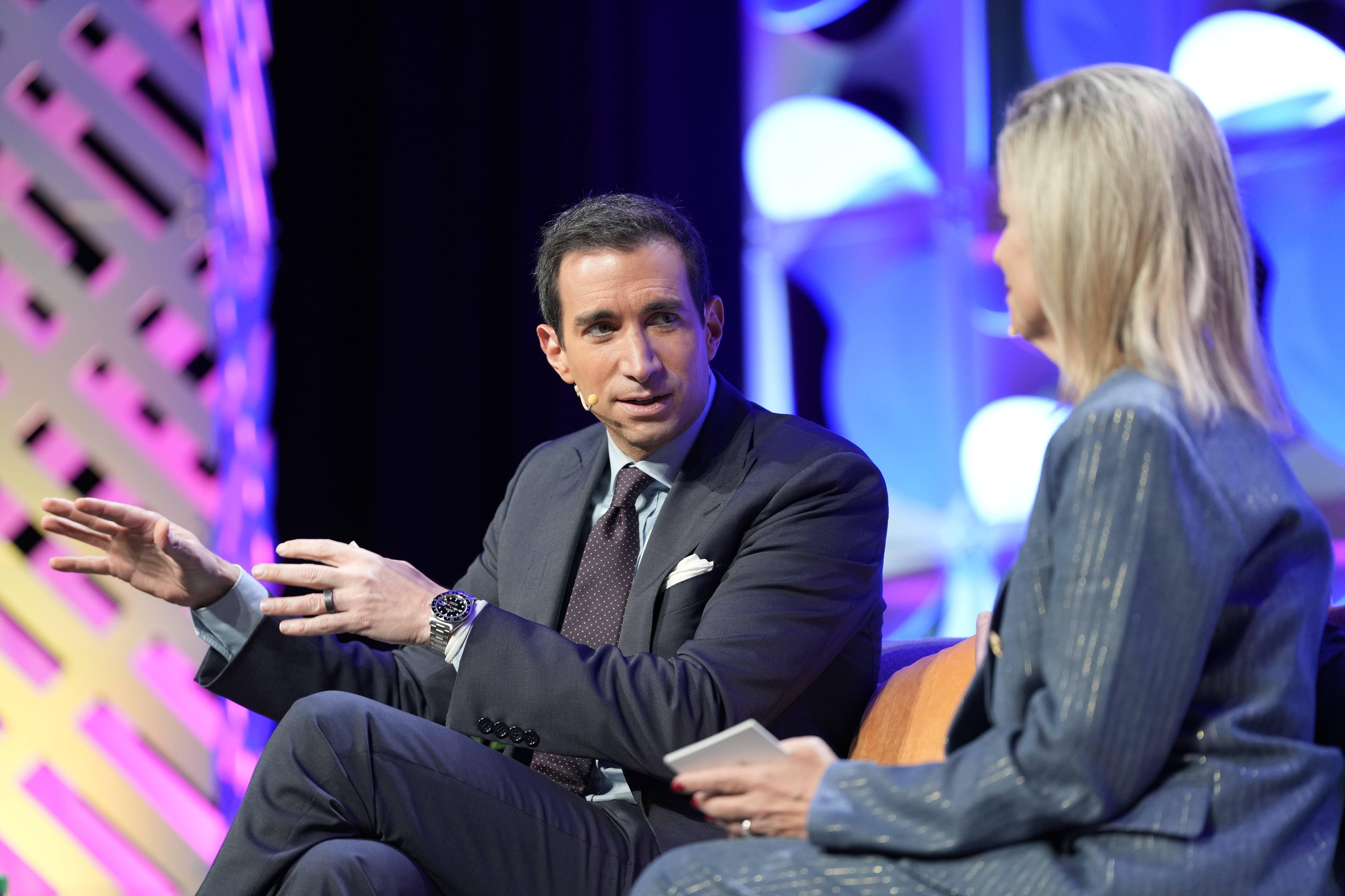 Bestselling author and journalist Andrew Ross Sorkin talks with Docusign’s Paula Hansen at the 2025 ACC Annual Meeting.