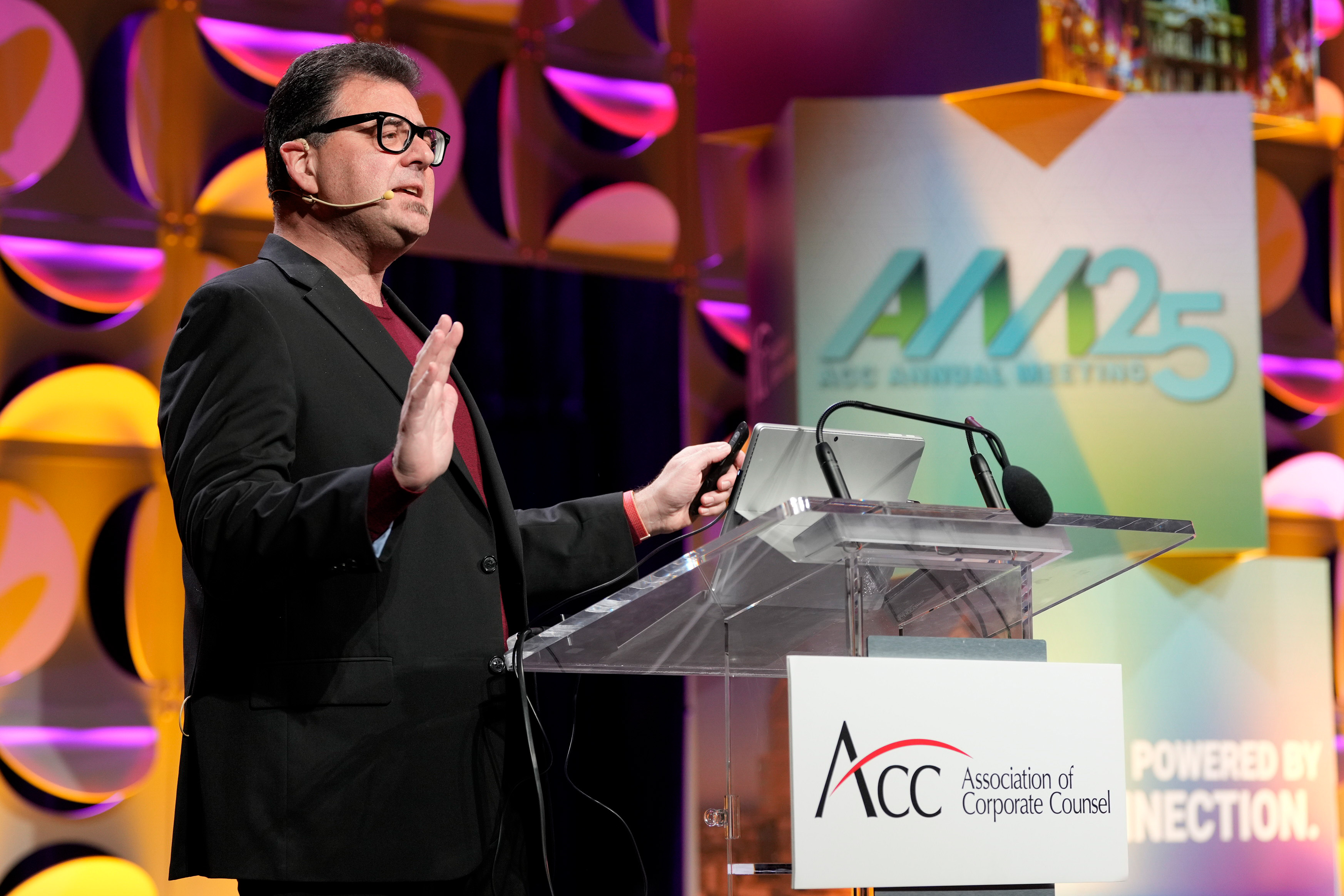 Stuart Teicher presents at the 2025 ACC Annual Meeting’s closing plenary session.