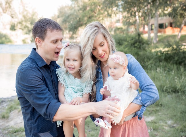 Elizabeth Sonnichsen pictured with her husband and two beautiful daughters.