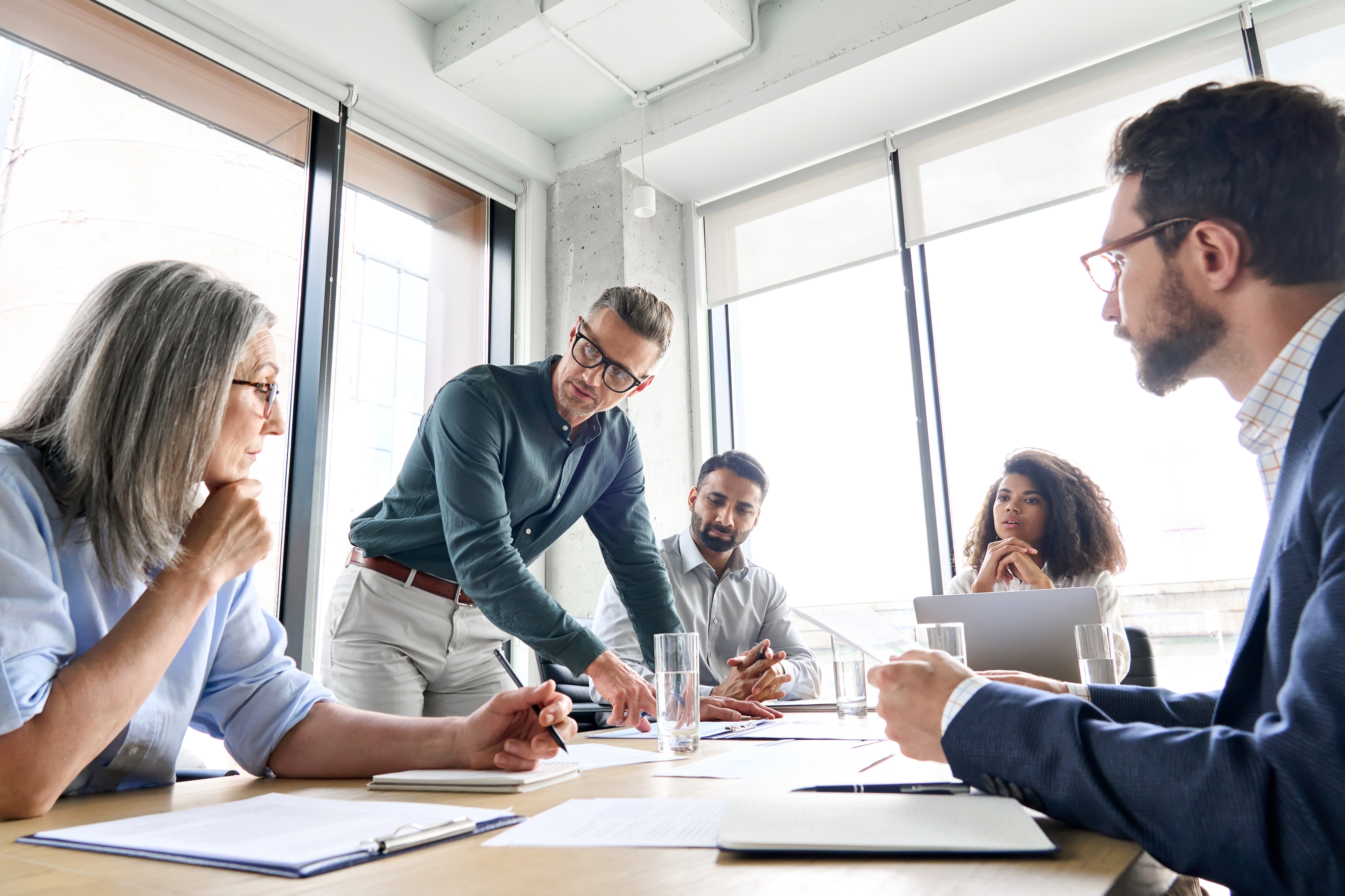 Man directing team in meeting.