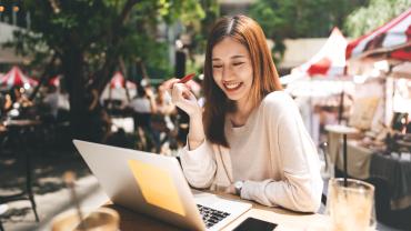 Woman working on her laptop at a cafe