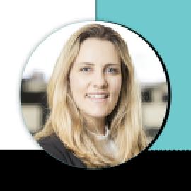 Headshot of Carolina Lobato.