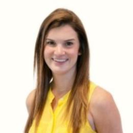 Headshot of Sara Scully