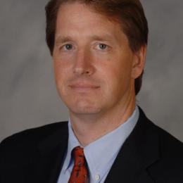 Headshot of Mark Diamond