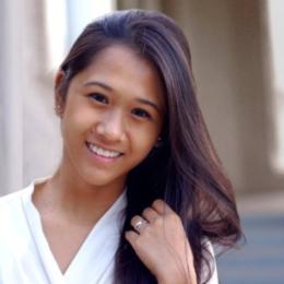 Headshot of Sarah delos Santos